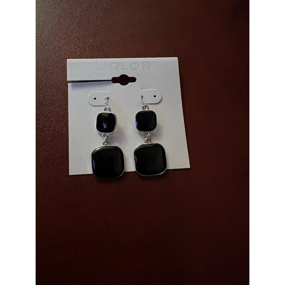 Title:
Elegant Black Square Drop Earrings – Fashion Jewelry for Any Occasion